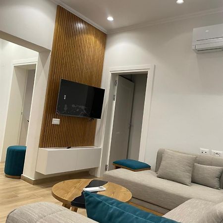 City Center Apartment Kafe Flora Tiranë Luaran gambar
