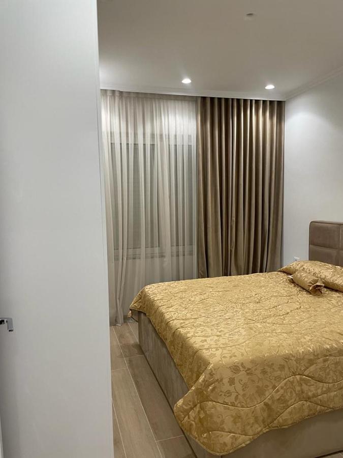 City Center Apartment Kafe Flora Tiranë Luaran gambar