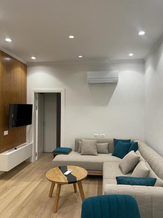 City Center Apartment Kafe Flora Tiranë Luaran gambar