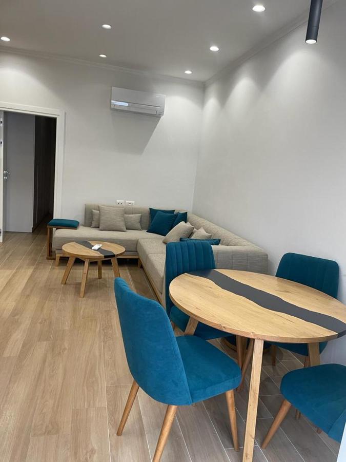 City Center Apartment Kafe Flora Tiranë Luaran gambar