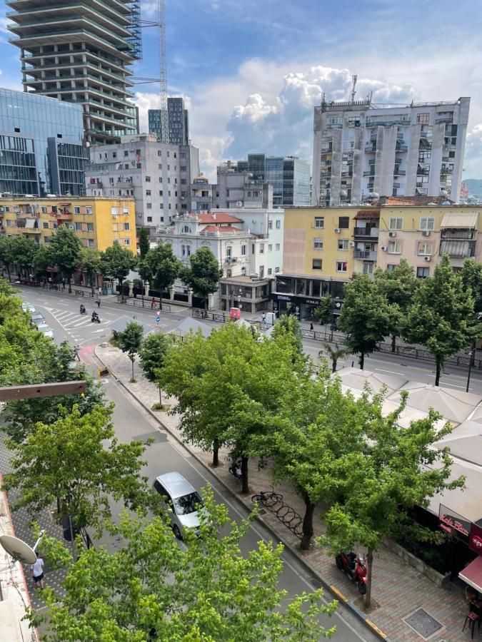 City Center Apartment Kafe Flora Tiranë Luaran gambar