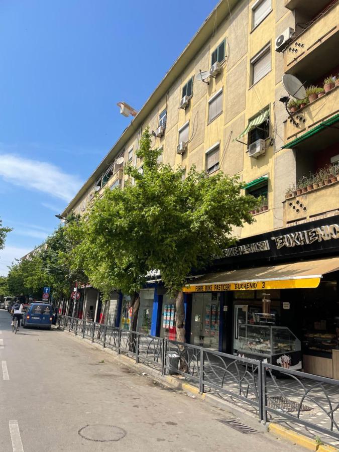 City Center Apartment Kafe Flora Tiranë Luaran gambar