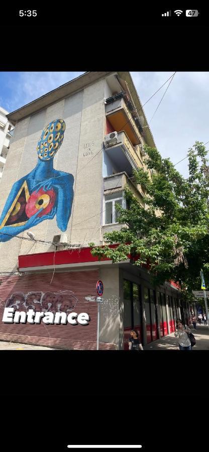 City Center Apartment Kafe Flora Tiranë Luaran gambar