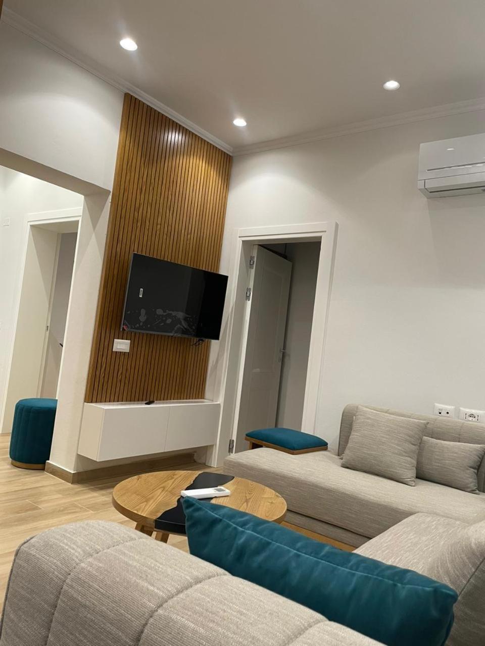 City Center Apartment Kafe Flora Tiranë Luaran gambar